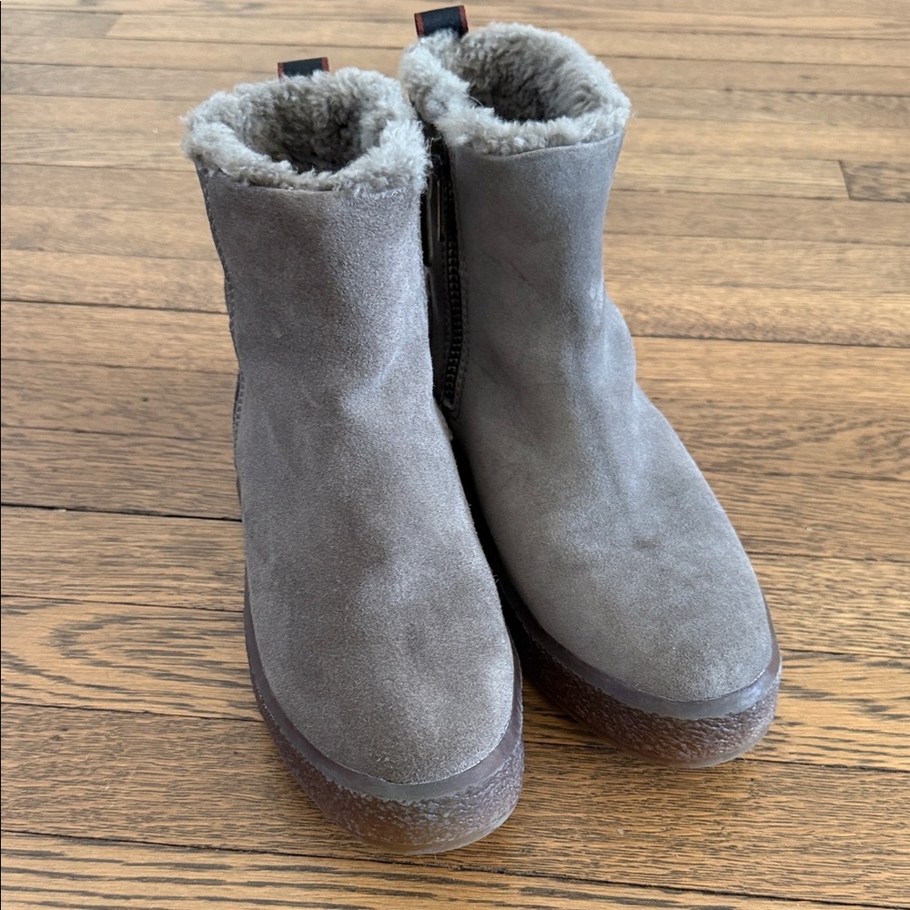 Cougar Broom Taupe Suede and Shearling Ankle Boots 8 - Picture 3 of 6